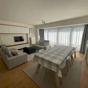 Perfect Gelegen Met Gratis Overdekte Staanplaats Appartement
